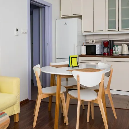 Aleja Krakowska Homely By Bookinghost *