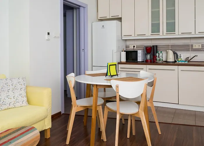 Aleja Krakowska Homely By Bookinghost *