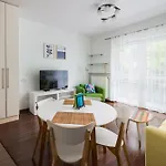 Aleja Krakowska Homely By Bookinghost 바르샤바