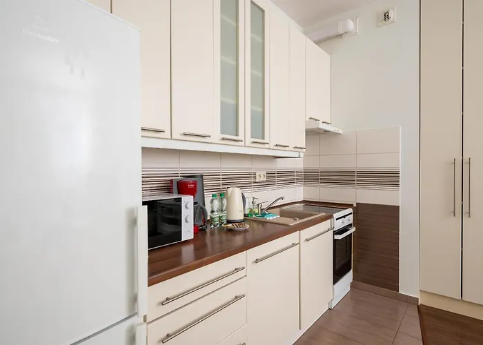 Aleja Krakowska Homely By Bookinghost ורשה